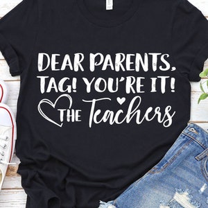 Beste ouders Tag jij bent het, einde van school SVG, grappige leraar shirt SVG, einde van het jaar leraar shirt SVG, scholen uit SVG, zomer SVG-A847