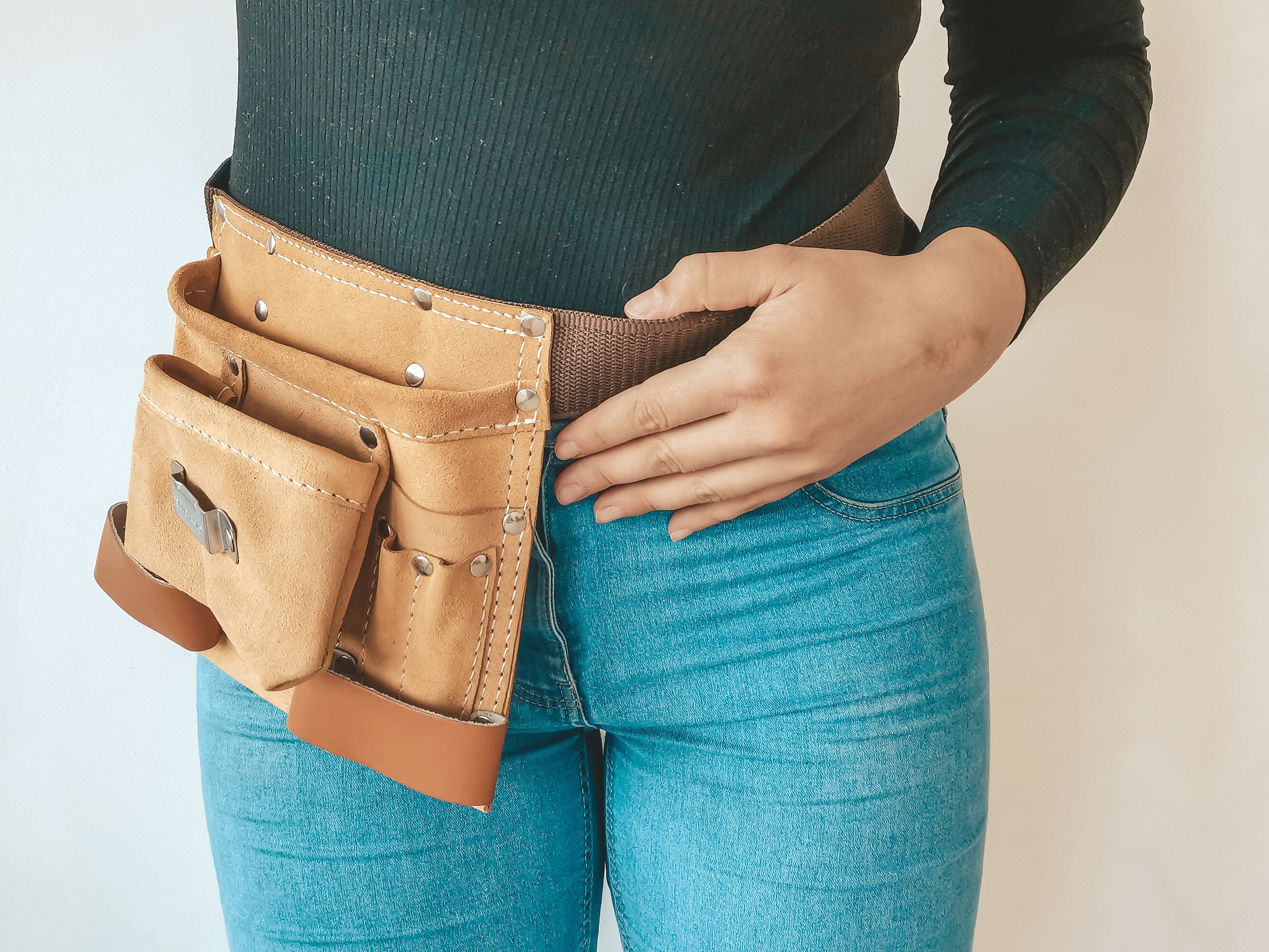 Female clearance tool belt