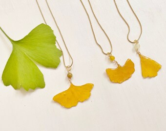 Pressed ginkgo necklace - real yellow ginkgo leaf in resin and bead on gold-plated chain - botanical resin jewelry (J/NECK GIN 2)