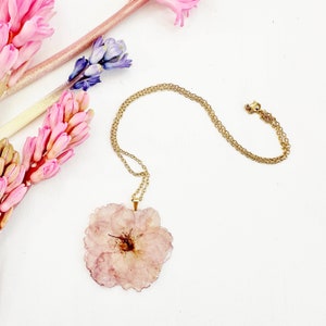 本物の桜のネックレス - エコ樹脂の本物の桜の花とステンレススチールのチェーン - 本物の花のジュエリー (J/NECK CHE 2)