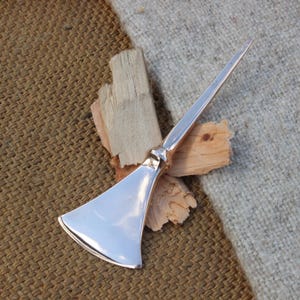 Bronsåldern, omkring 1000 f.Kr. Bronsmejsel, stämjärn i brons, gjuten i brons för återuppförande, handtagsmejsel T29