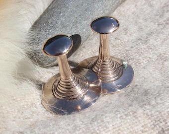 Tutulis 2 decorative buttons Nordic Bronze Age costume jewelry from the Late Bronze Age around 1200 - 700 BC. Bronze buttons with central thorn K2
