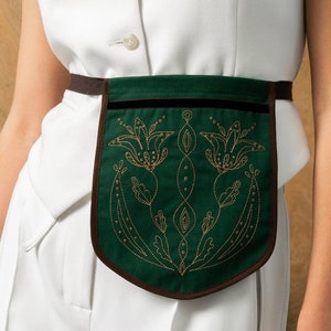 Pochette ceinture brodée ukrainienne verte, pochette folklorique à la taille avec motif floral, faite main par Katrya