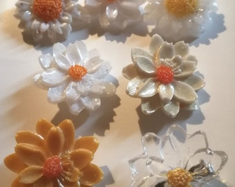 Broche fleur en résine époxy faite à la main