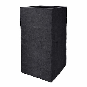 Könnte beinhalten: Ein Set aus drei Keramikbechern mit gesprenkelter, matter Oberfläche. Die Becher sind in Creme-, Hellbraun- und Dunkelbrauntönen gehalten. Jeder Becher hat ein schlichtes, minimalistisches Design.