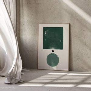 Peut inclure: Une impression d'art abstrait encadr&eacute;e avec un carr&eacute; et un cercle verts sur un fond blanc.