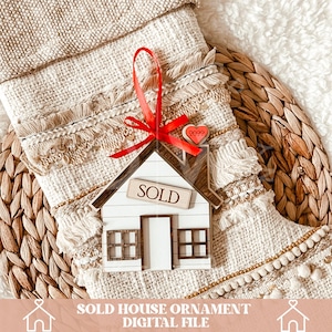 Ornamento de casa vendida svg, ornamento de corretor de imóveis svg, primeiro natal em nosso novo ornamento de casa svg, casa nova svg, ornamento de casa nova svg, casa