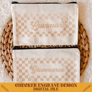 Bolsa de lápis svg, xadrez gravado svg, xadrez svg, escola svg, volta às aulas svg, retrô svg, bolsa svg, xadrez retrô svg, design xadrez svg