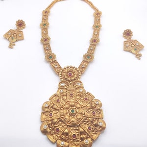 multicoloured polki pendant necklace with matching earrings