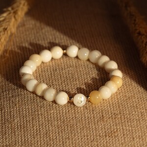 Letra inicial personalizada Concha blanca marfil Regalo especial Pulsera con cuentas con espaciadores chapados en oro Regalo de joyería Amantes especiales Lujo Personalizar