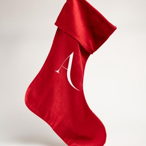 MEDIAS DE NAVIDAD PERSONALIZADAS, Medias de Navidad de terciopelo, Personalizadas en rojo de lujo, Letra inicial del alfabeto, Decoración de bolsa de regalo con purpurina blanca