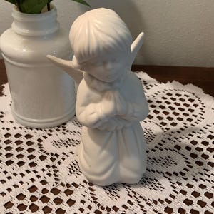 Vintage Knelling & Praying Ceramic White Angel. Please read the description.