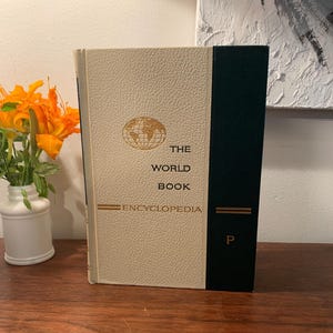 Vintage The World Book Encyclopedia 1961 Featuring all things starting with the letter &quot;P&quot;. Please read the description.