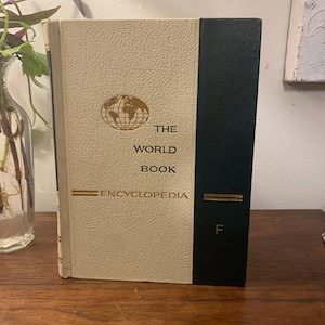Vintage World Book Encyclopedia &quot;F&quot; Vol 6 Copyright 1962. Please read the description.