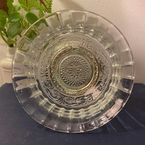 Cuenco/plato para baratijas con pedestal de cristal y baño de plata de estilo antiguo
