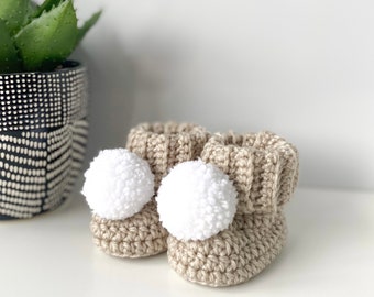 Crochet pom pom baby booties, cot shoes, pregnancy announcement, unisex neutral baby booties, new baby gift