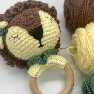 Crochet pattern for grasping toy lion