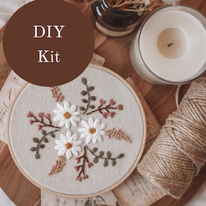 Embroidery Kit - Hand Embroidery DIY - Spring Embroidery - Botanical - Flower Embroidery - DIY Embroidery Hoop - Beginner Embroidery Pattern