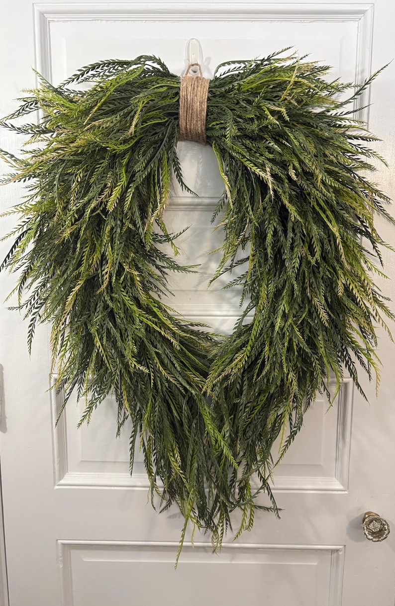 Flowing real-feel faux saw grass with natural movement and texture