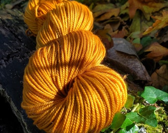 Mushroom Dyed 17 Micron Merino Fingering Yarn - Forest Amber