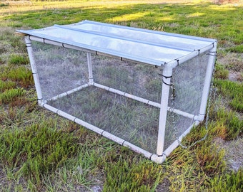 Mini Chicken Tractor Plans - 2&#39;x4&#39; Moveable Chicken Coop Plans