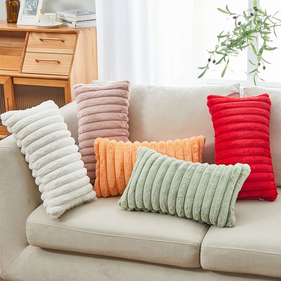 Faux Fur Lines Cushion Lumber + Insert 12 x 20 inches