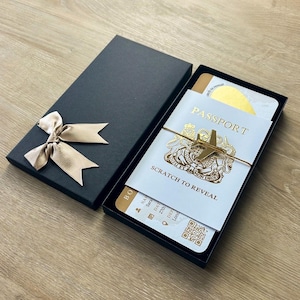 Personalisierte Bordkarte Rubbelkarte, Goldfolien Passport, Goldflugzeug & Krawatte