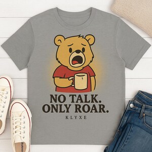 漫画クマの赤いシャツ、おしゃべり禁止の咆哮Tシャツ、面白い朝のクマのTシャツ、内向的なコーヒーユーモアシャツ、怒っているかわいい動物Tシャツ