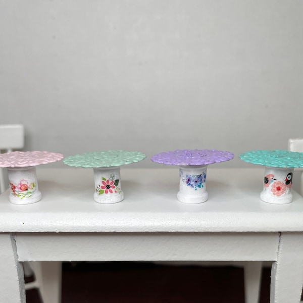 Miniatuur Floral/Birds Cake Stands in Pastels, Mini Voetstuk Schotel