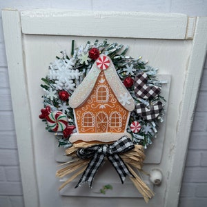 Miniature Dollhouse Gingerbread House Wreath 2 1/4”—Mini Christmas Gingerbread House Wreath—Mini Dollhouse Christmas Gingerbread Decor