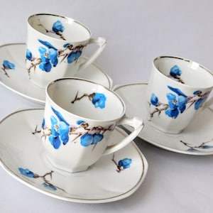 Vintage Rare Coffee Chocolate Set &quot;Limoges Unique&quot; Franse. Fine Art Deco porcelain decorated with delicate blue flowers and a silver border