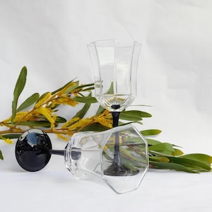 Set of 2 Arcoroc octime wine glasses, water goblets, black stemmed, vintage wine goblets from the 1970&#39;s. Vintage Arcoroc Luminarc France.