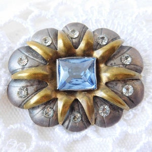 Antique Victorian brooch. Brooch with a blue gemstone. Old antique brooches. Victorian vintage jewelry. Queen Elizabeth brooch collection.