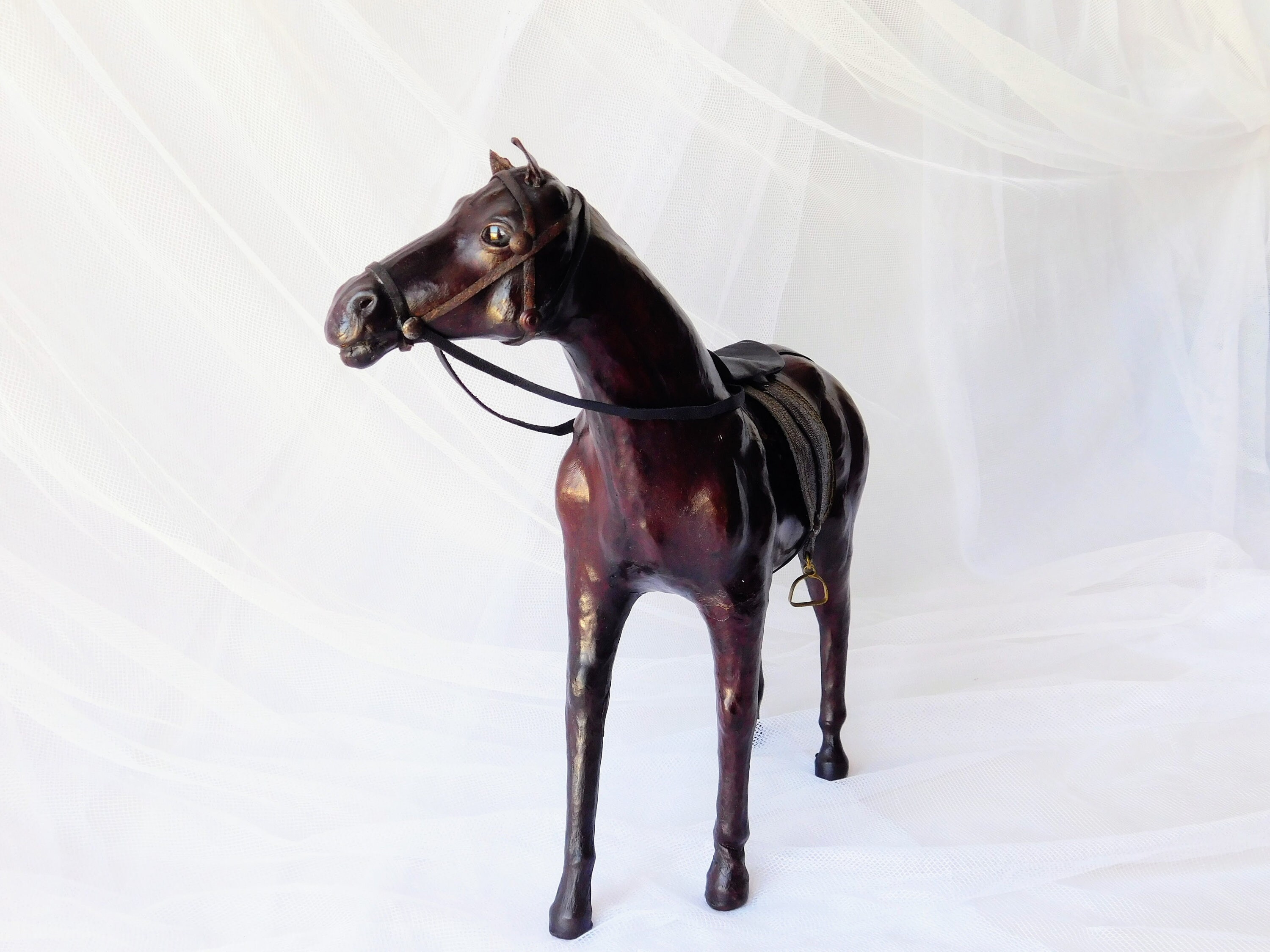 馬の置き物　革製　ビィンテージ　美品　レア ヴィンテージブラウンレザーの馬の置物：コレクターズアイテム - Etsy 日本