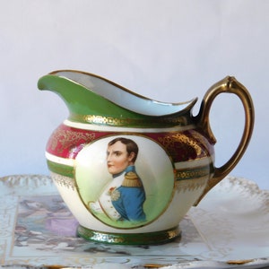 Wunderschönes seltenes Vintage Porzellan Milchkännchen von MZ Austria. Antikes Porträt Napoleons auf Porzellan Moritz Zdekauer Österreich zwischen 1884 - 1909.