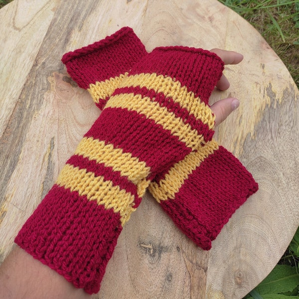 Handmade wool Gryffindor mittens free pdf