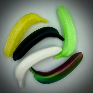 Lifelike 3D Printed Banana Replica - Perfect for Display or Decor or Showing Scale