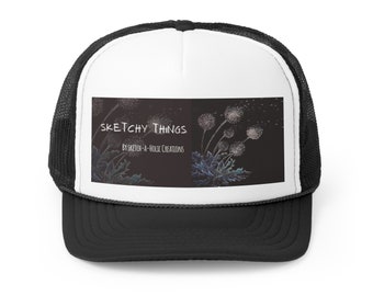 Op de afbeelding: Een zwart-witte truckercap met een wit voorpaneel met een zwarte achtergrond met een paardenbloemdessin en de tekst "Sketchy Things by Sketch-A-Holic Creations".
