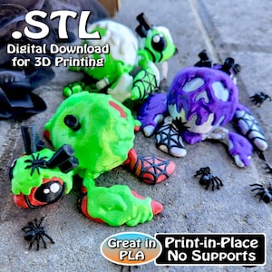 Può includere: Tre figure di ragno di Halloween stampate in 3D. I ragni sono verdi, viola e bianchi con ragnatele nere. Il testo "STL Download digitale per la stampa 3D" è nella parte superiore dell'immagine. Il testo "Ottimo in PLA Stampa in loco Senza supporti" è nella parte inferiore dell'immagine.