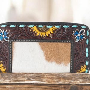 Cartera de piel de girasol con labrado estilo western y piel de vaca para mujer