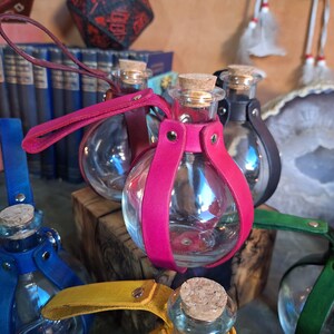 Dangling potion holder, leather holder with bottle for bellow the belt