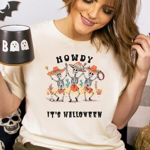 Dancing Skeleton Halloween Shirt Spooky T-Shirt Howdy Country Western Dance Party Cowboy Cowgirl