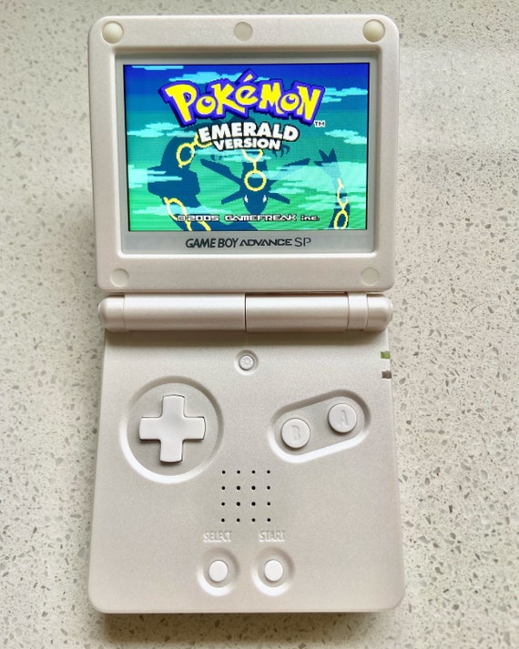 Pokémon Emerald Version Brand New Nintendo Gameboy Advance GBA