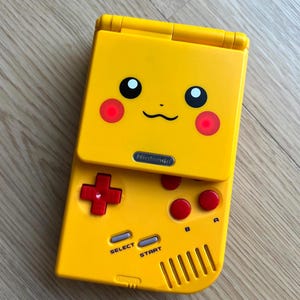 Nintendo Gameboy DMG 104 DS Lite Console Pikachu
