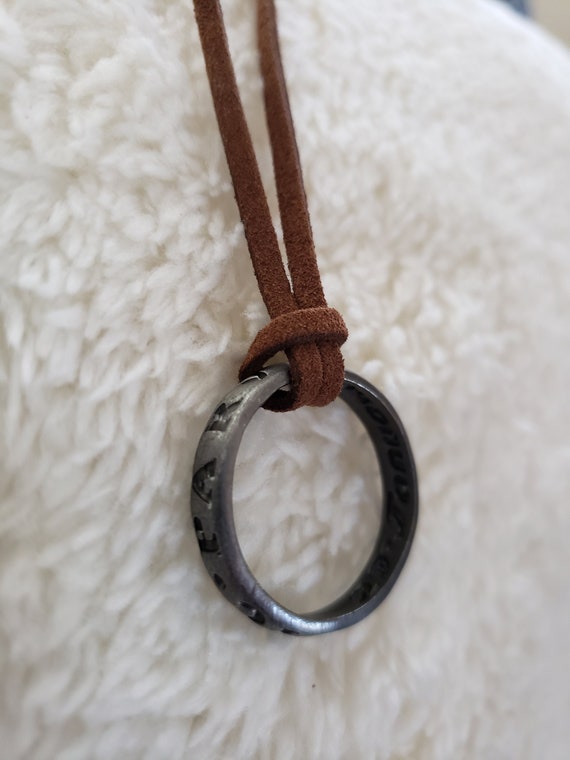 Uncharted 4 Necklace - Nathan Drake Ring / Pendant - Sic Parvis Magna  Cosplay | eBay