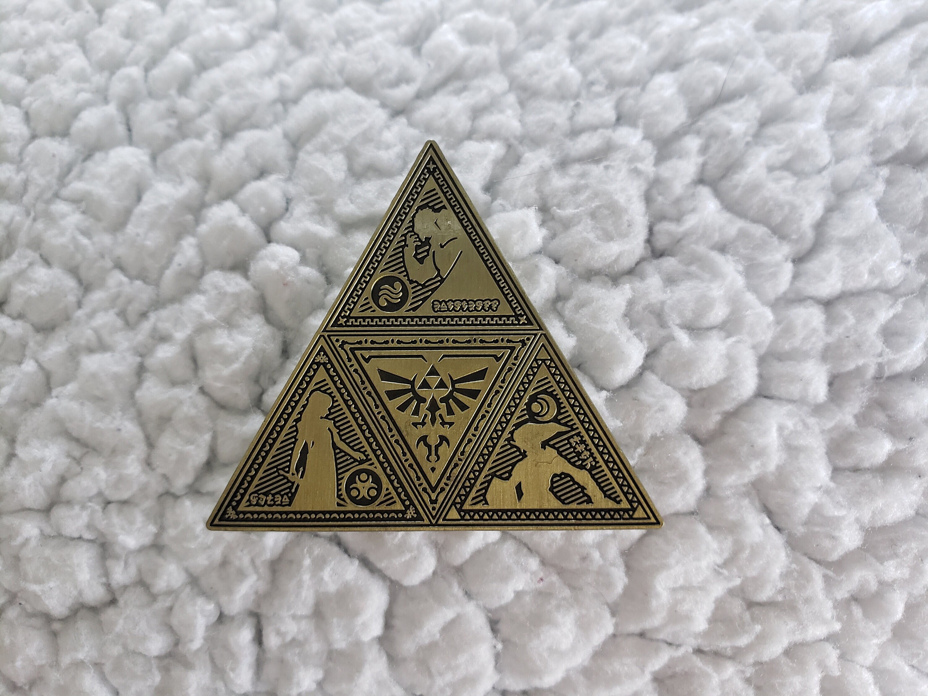 Zelda Triforce Link Ganon Hard Enamel Pin – Legend of Zelda Gaming Pin