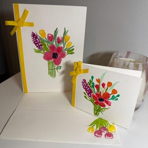 Conjunto de cartões comemorativos com flores silvestres pintadas à mão em aquarela, cartão floral original em aquarela, cartão em branco.