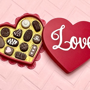 ARCHIVO – Caja de corazón miniatura STL / Mini caja de chocolates / Caja de dulces para muñecas a escala 1:6 / Estilo San Valentín Miniverse