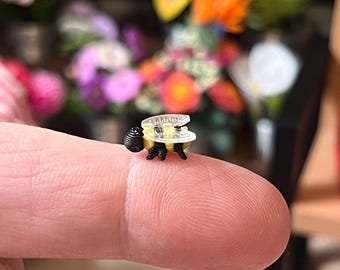 小さなミツバチのミニチュア ミツバチ スケップ - Miniverse Garden