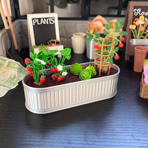 3D gedrucktes Miniatur Gartenbeet - Wendbares Blumenbeet für Dioramen, Puppenhäuser und Miniaturen (Maßstab 1:6)